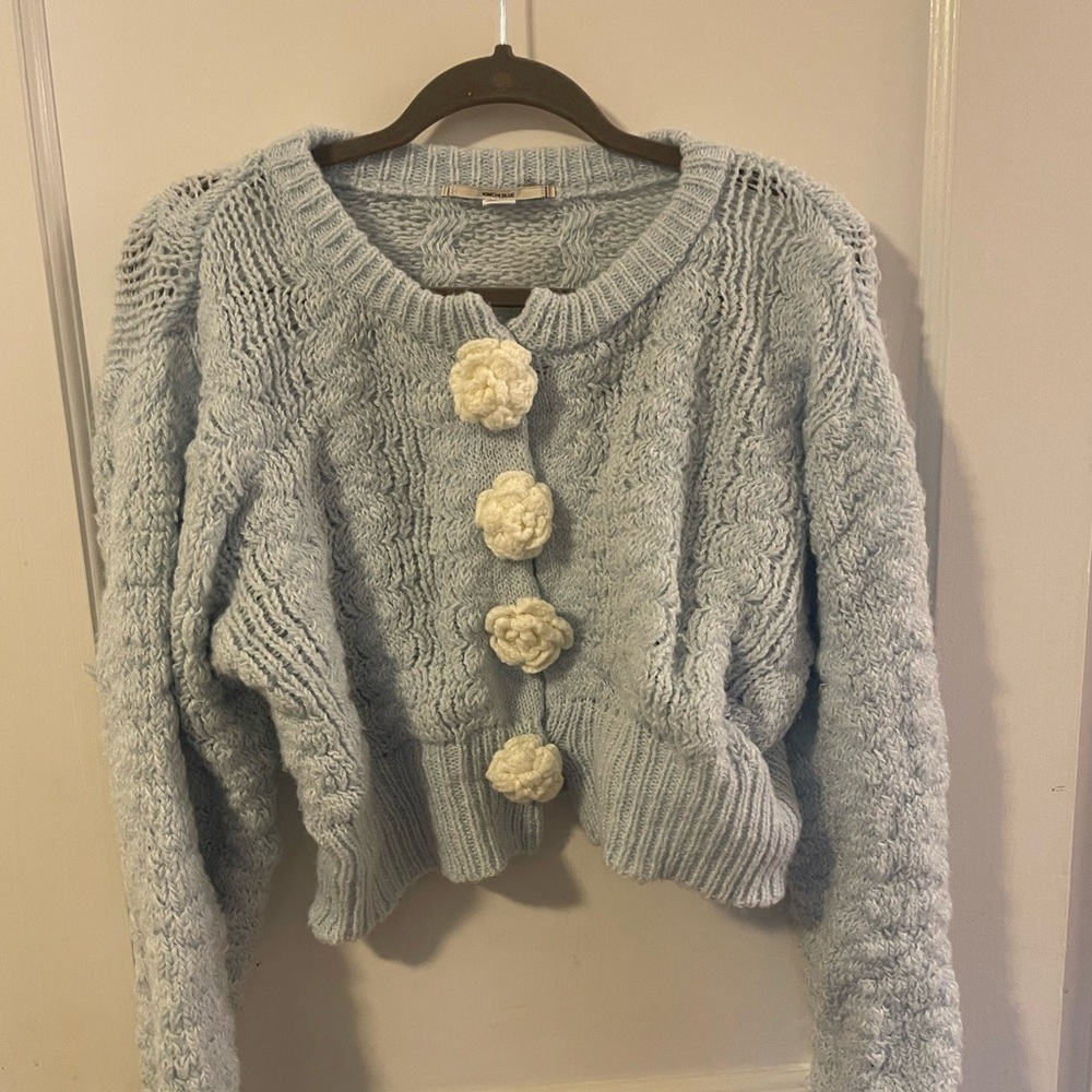 Kimchi Blue- Urban Outfitters cropped floral cardigan. Size Large